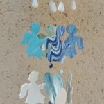 Mobile carillon à vent en porcelaine blanche coloré, pétales coeurs perles anges