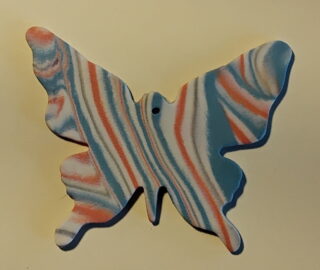 Figurine porcelaine papillon bleu, orangé, blanc
