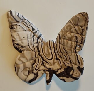 Figurine porcelaine papillon marron, caramel, blanc