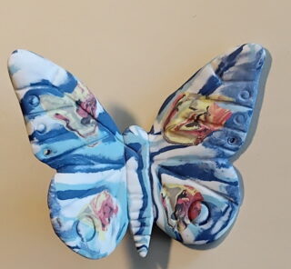 Figurine porcelaine papillon bleu inclusion de couleurs