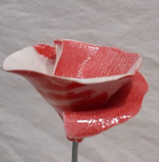 Petite fleur porcelaine ronde rouge et blanc – Image 4