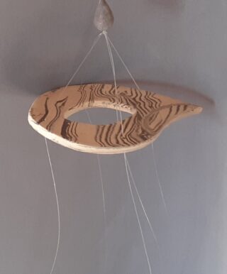 Support mobile carillon à vent feuille beige noir