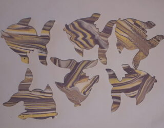 Figurine porcelaine poisson, violet, jaune – Image 2