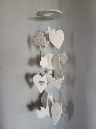 Mobile Carillon porcelaine, blanc, cœurs, papillons, oiseaux,arbres, empreintes