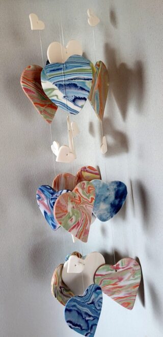 Mobile Carillon porcelaine , cœurs , multicolores