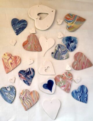 Mobile Carillon porcelaine , cœurs , multicolores – Image 3