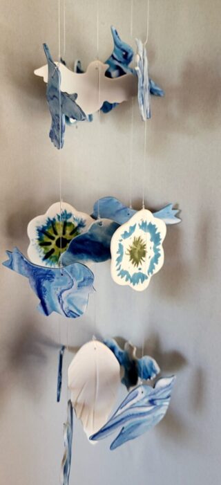Mobile Carillon porcelaine oiseaux, fleurs, nuance de  bleus,