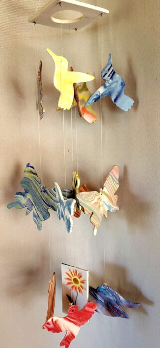 Mobile Carillon porcelaine, papillons, colibris, oiseaux multicolores
