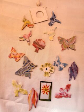 Mobile Carillon porcelaine, papillons, colibris, oiseaux multicolores – Image 2
