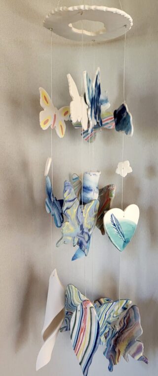 Mobile Carillon porcelaine, papillons, nuance de bleu , vert, rose