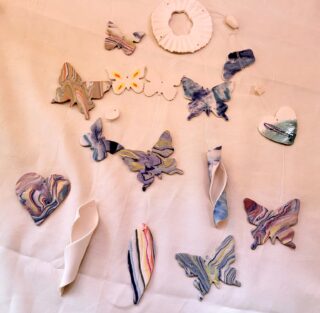Mobile Carillon porcelaine, papillons, nuance de bleu , vert, rose – Image 3
