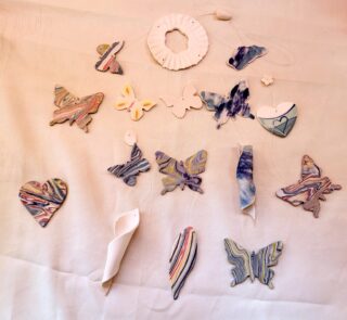 Mobile Carillon porcelaine, papillons, nuance de bleu , vert, rose – Image 2
