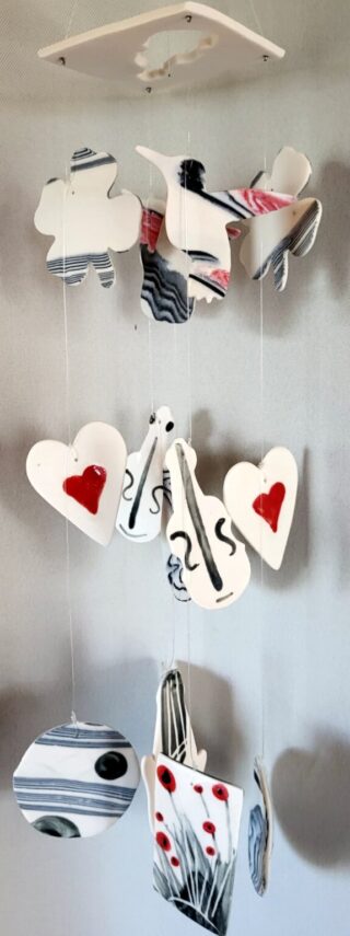 Mobile Carillon porcelaine, noir, blanc, rouge, violon, musique