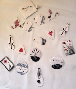 Mobile Carillon porcelaine, noir, blanc, rouge, violon, musique – Image 2